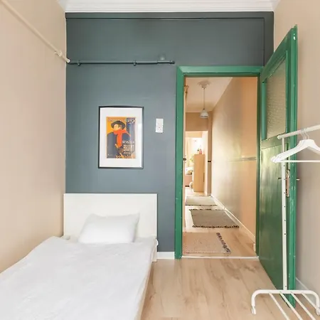 Stylish Flat With Excellent Location In Beyoglu